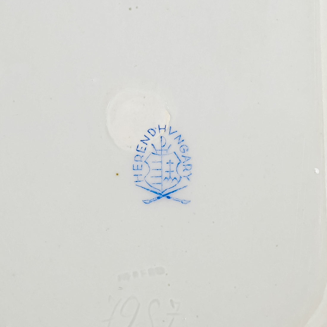 HEREND Queen Victoria Covered Box