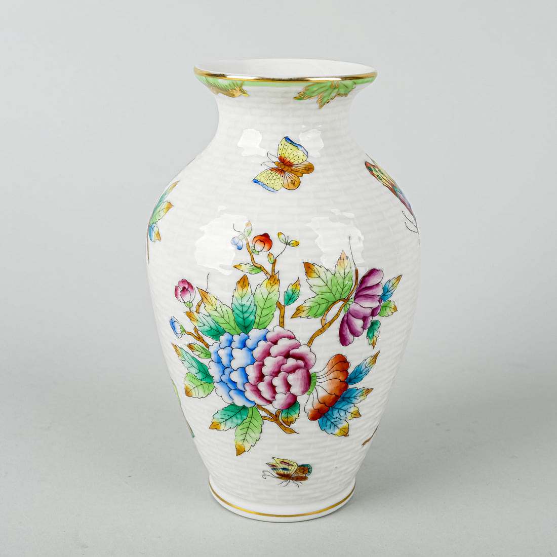 HEREND Queen Victoria Vase 6963