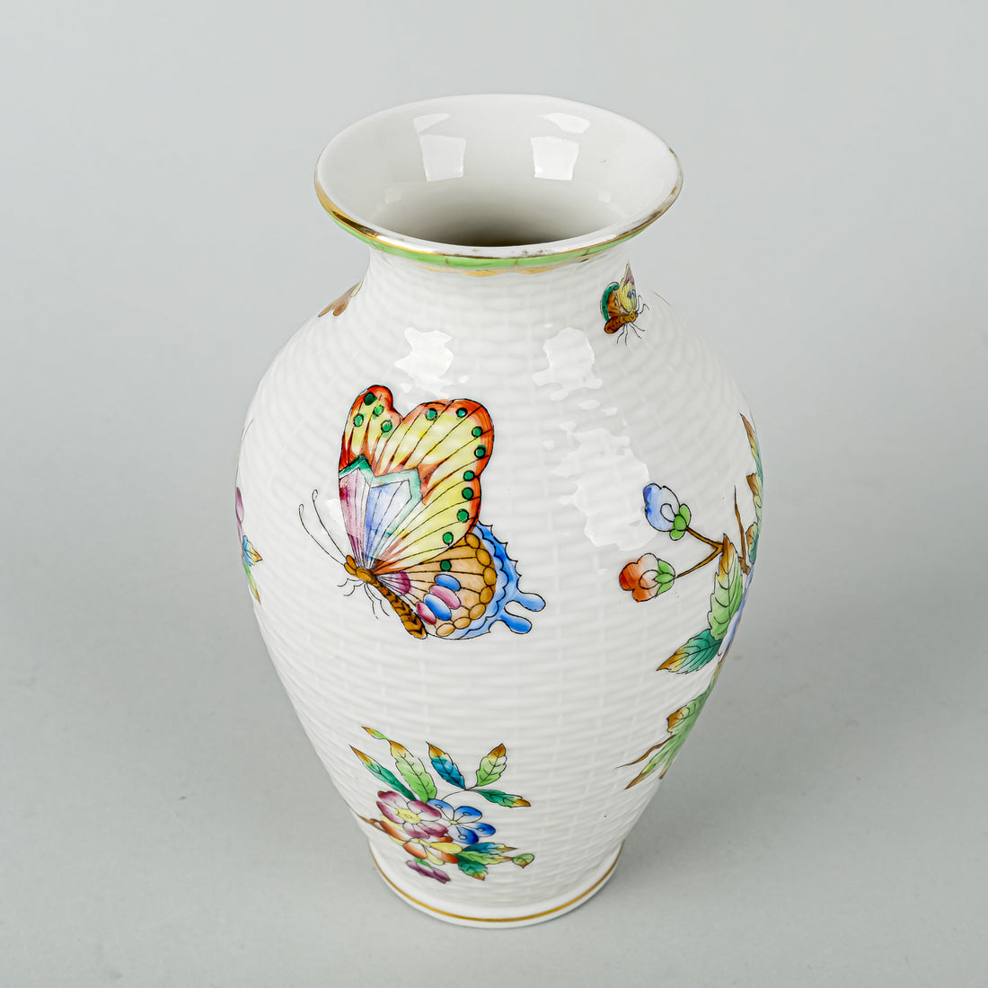HEREND Queen Victoria Vase 6963