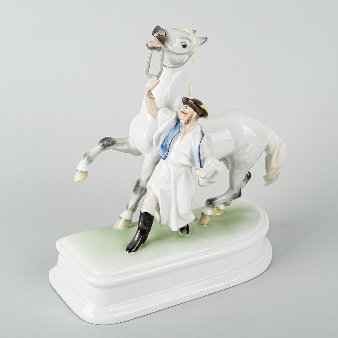 HEREND Figurine Horse With Trainer 5588