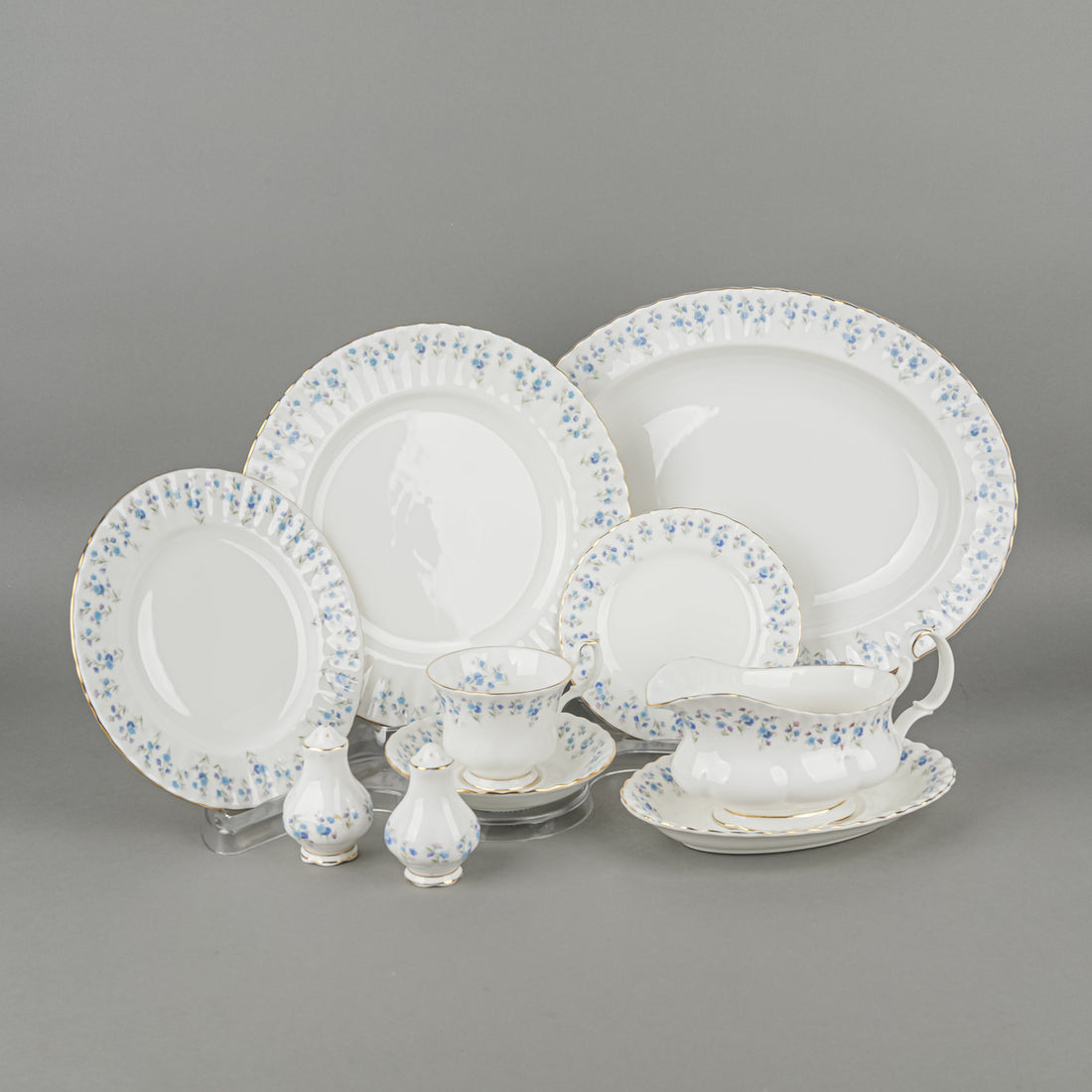 ROYAL ALBERT Memory Lane 6 Place Settings Plus Extras