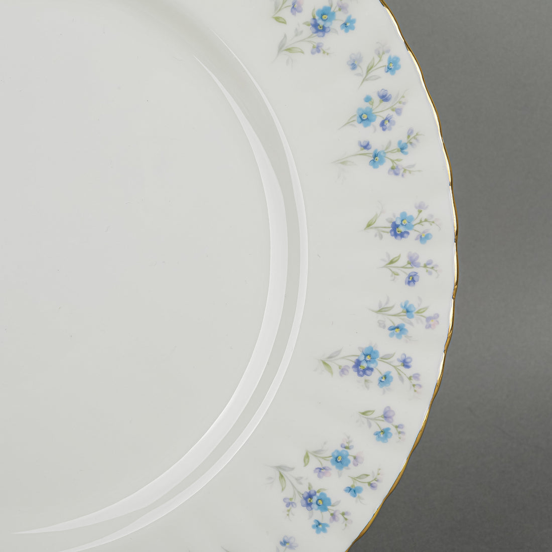 ROYAL ALBERT Memory Lane 6 Place Settings Plus Extras