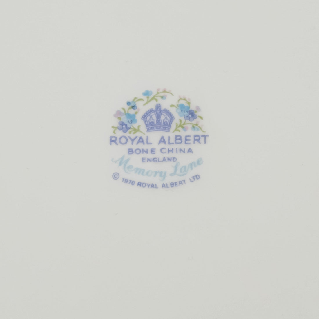 ROYAL ALBERT Memory Lane 6 Place Settings Plus Extras