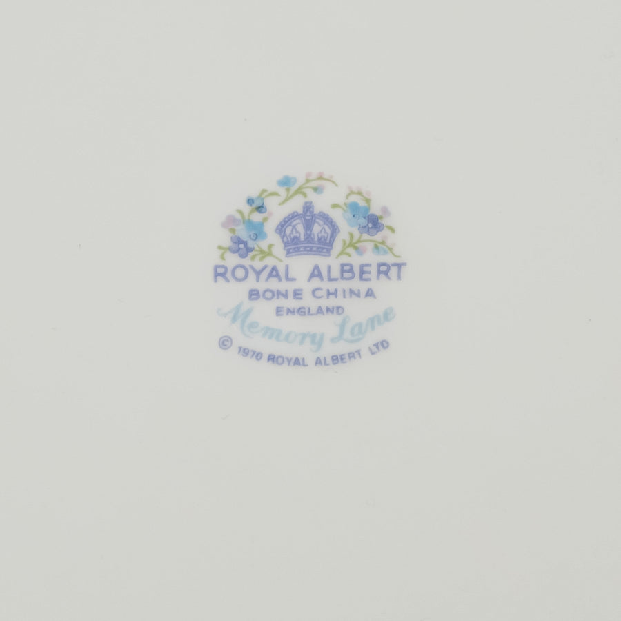 ROYAL ALBERT Memory Lane 6 Place Settings Plus Extras