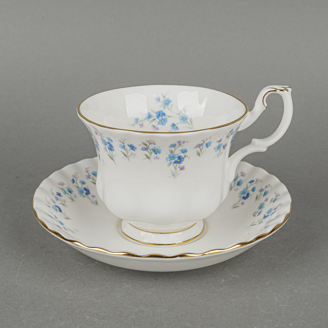 ROYAL ALBERT Memory Lane 6 Place Settings Plus Extras