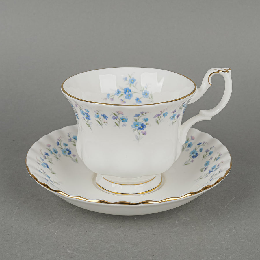 ROYAL ALBERT Memory Lane 6 Place Settings Plus Extras