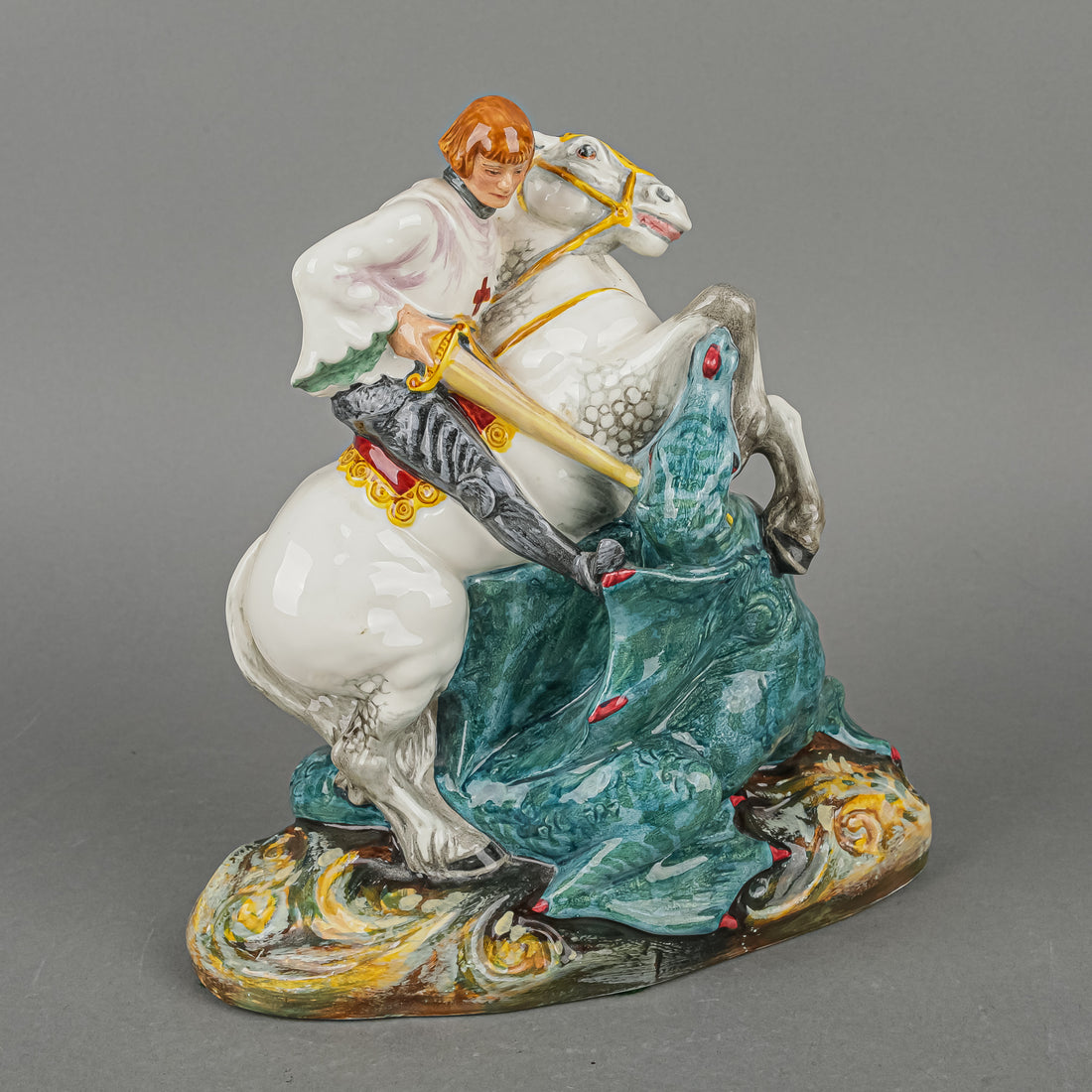 ROYAL DOULTON Figurine St George HN 2051