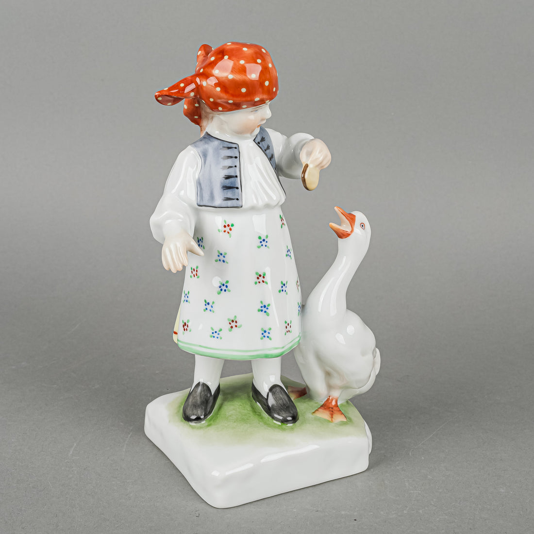 HEREND Figurine Girl With Duck 5565