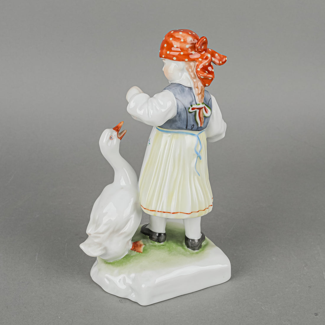 HEREND Figurine Girl With Duck 5565