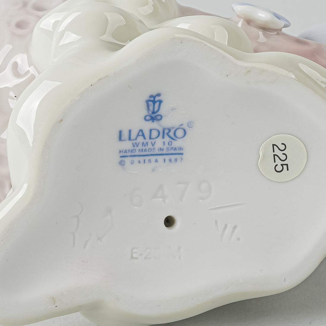 LLADRO Figurine Heavenly Slumber Boy 6479