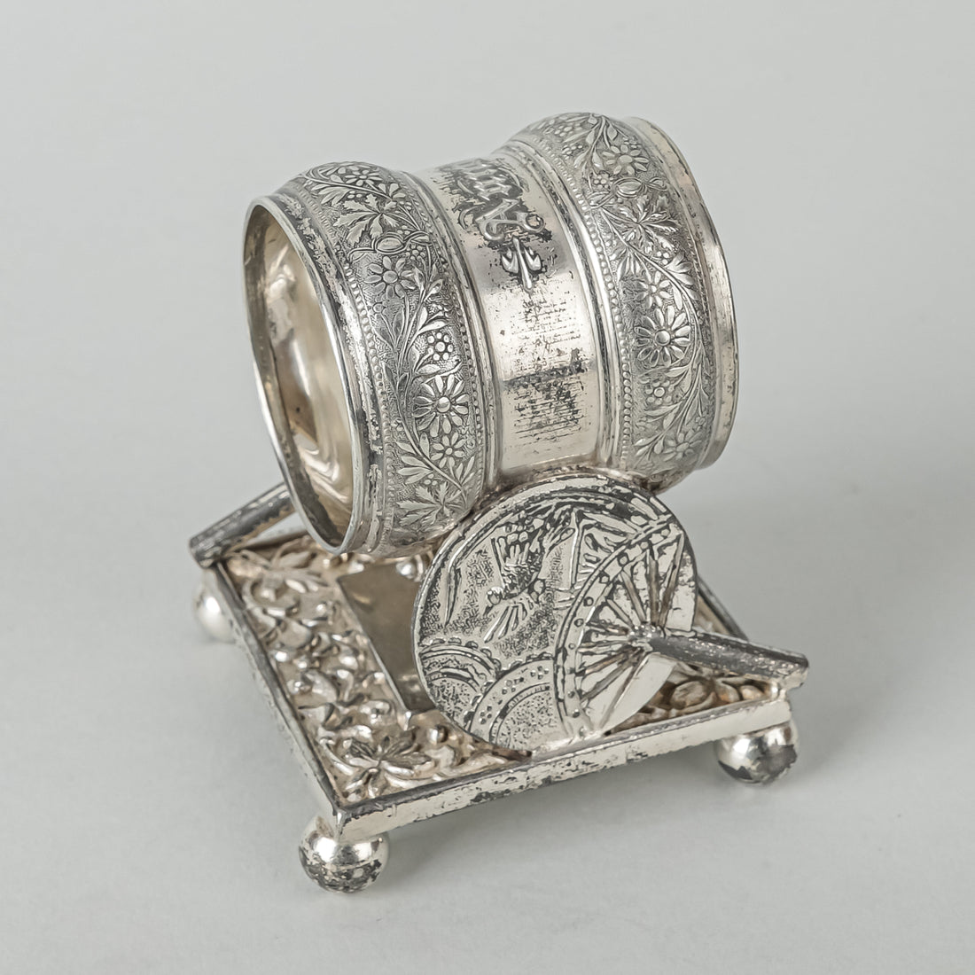 MERIDEN Silver Plate Figural Napkin Ring 208 Japanese Fan Motif