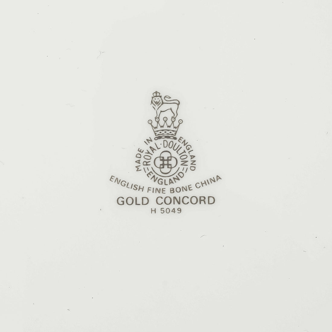 ROYAL DOULTON Gold Concord H5049 12 Place Settings Plus Extras