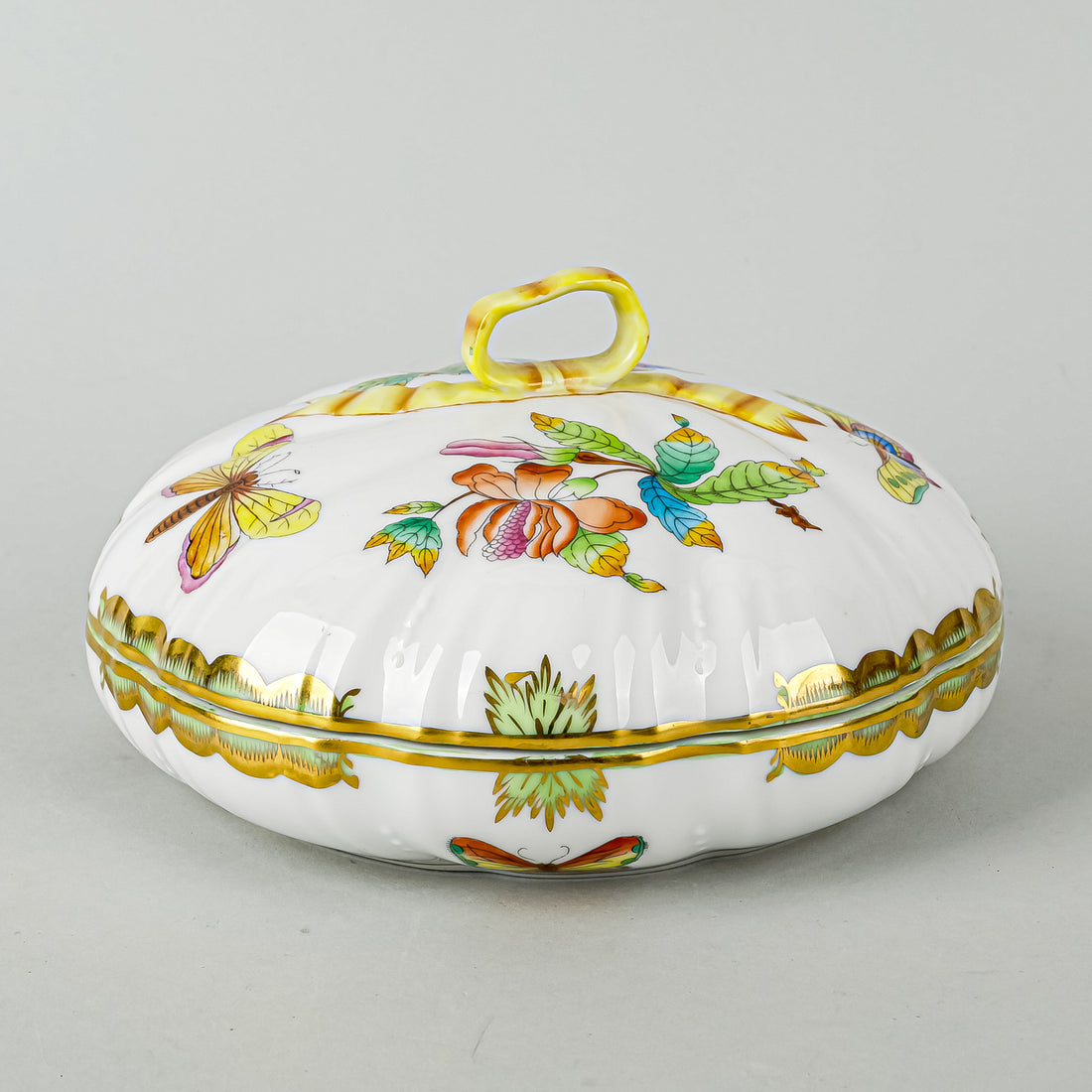 HEREND Queen Victoria Lidded Bonbonnier Strap Knob 6026
