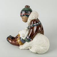 LLADRO Figurine Arctic Boy Playing 2097