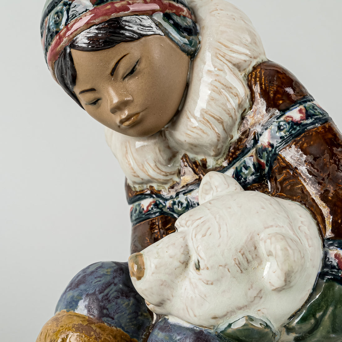LLADRO Figurine Arctic Boy Playing 2097