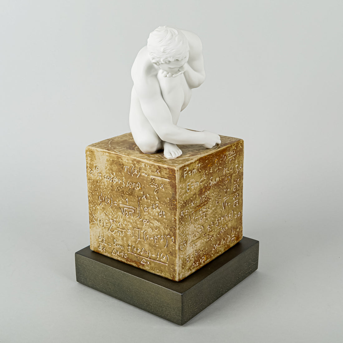 LLADRO Figurine Scientia 8018