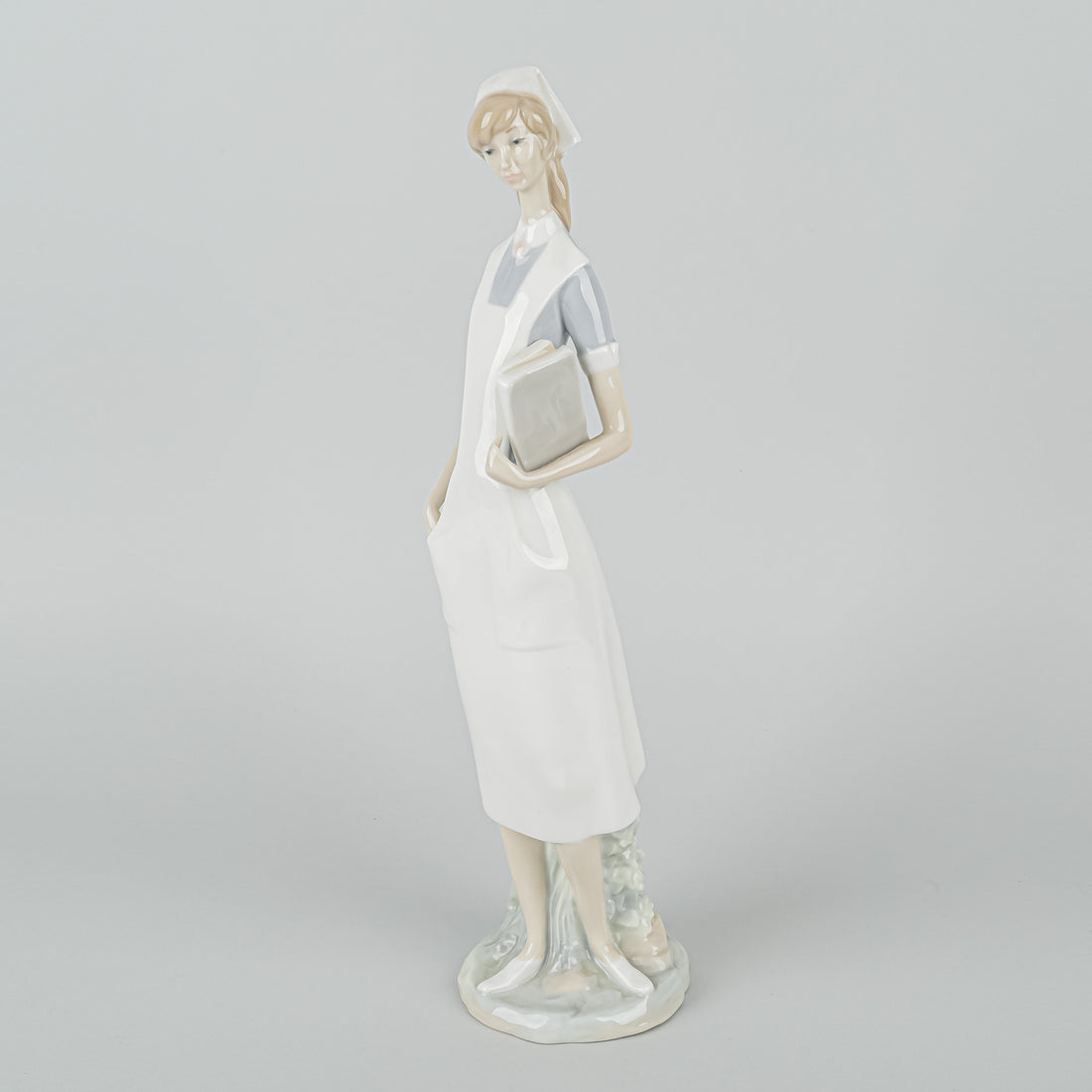 LLADRO Figurine - Nurse 4603