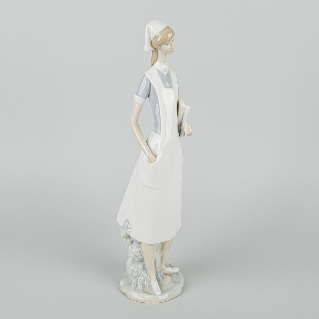 LLADRO Figurine - Nurse 4603