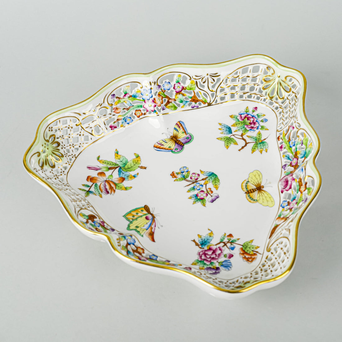 HEREND Queen Victoria Triangle Openwork Dish