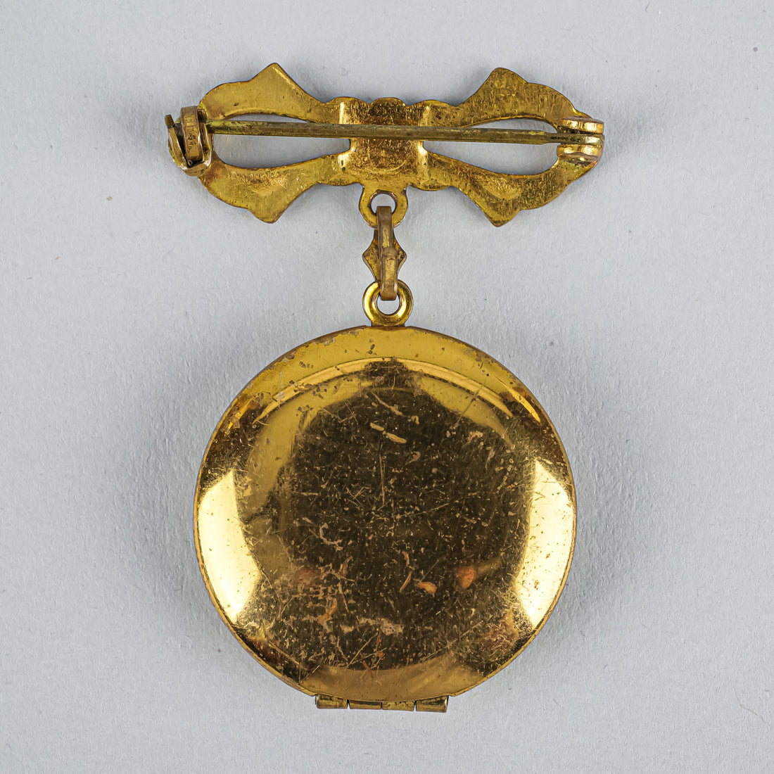 WWII Gilt Mother-Of-Pearl American Eagle Locket