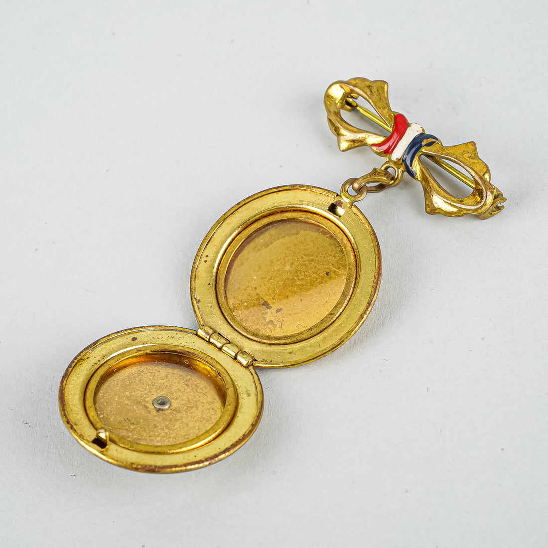 WWII Gilt Mother-Of-Pearl American Eagle Locket