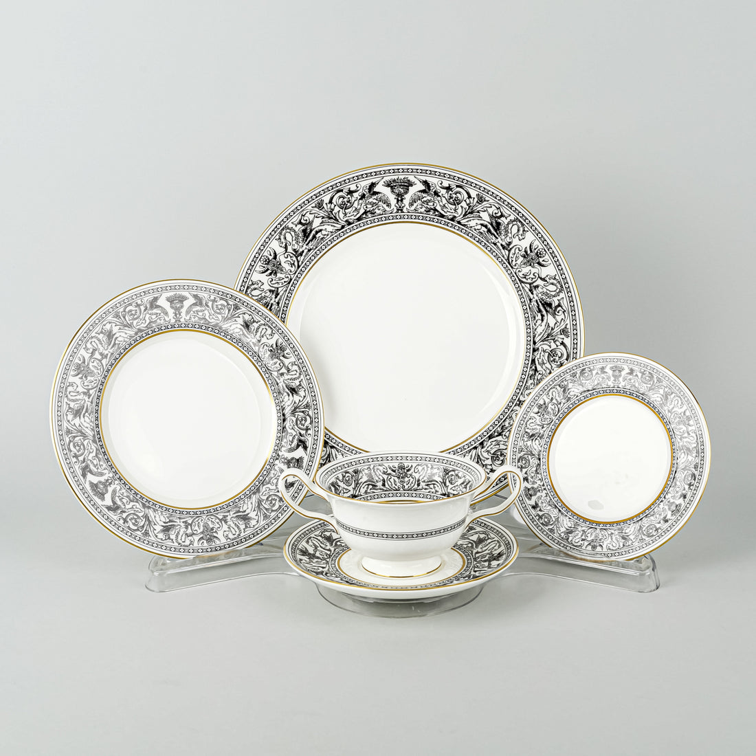 WEDGWOOD Florentine Black W4312 40 Pieces
