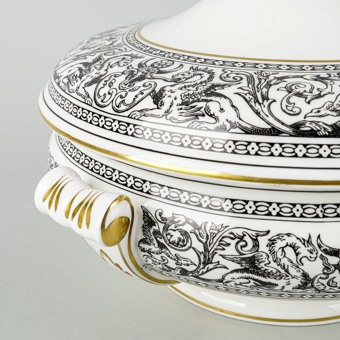 WEDGWOOD Florentine Black Covered Serving Bowl