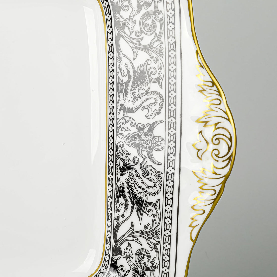 WEDGWOOD Florentine Black W4312 Cake Plate w/Handles