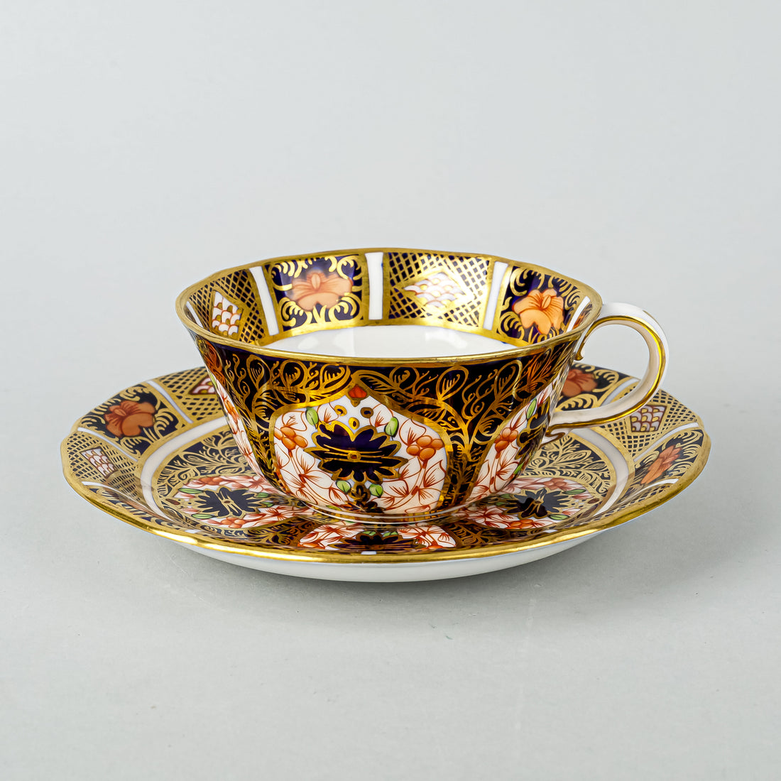 ROYAL CROWN DERBY Old Imari 6149 Cup & Saucer - Wide Flat Cup