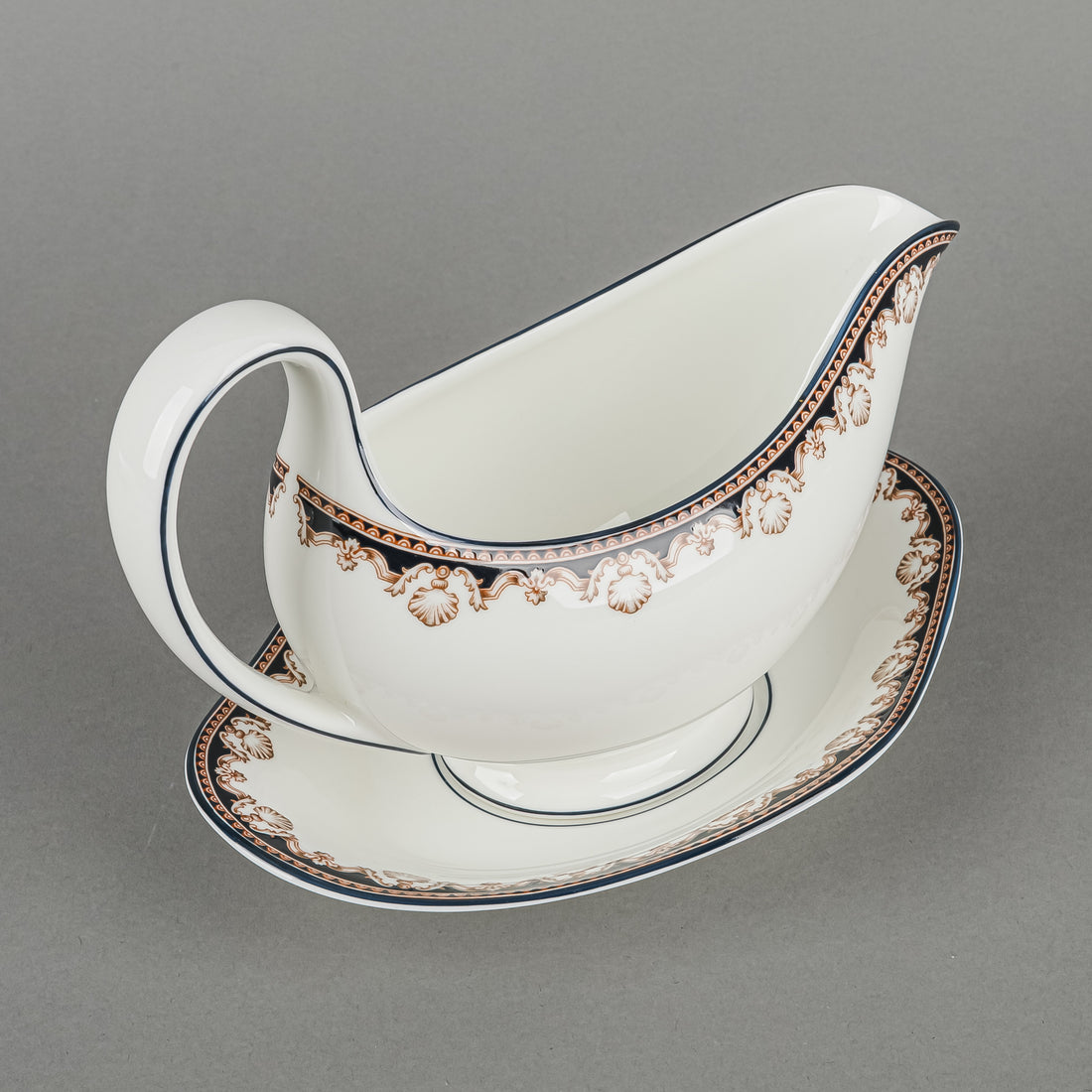 WEDGWOOD Medici R4588 Gravy Boat And Stand