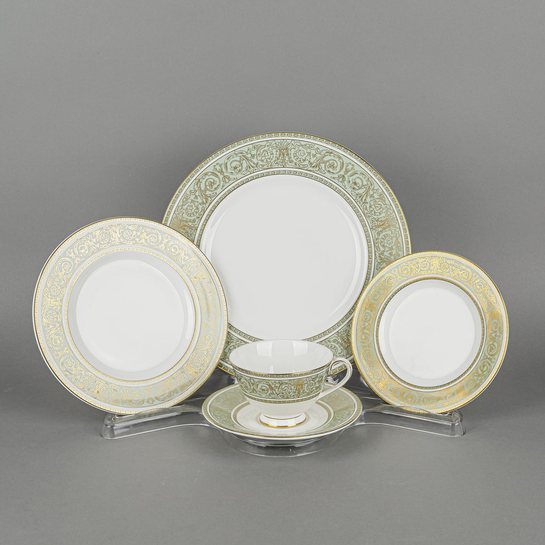 ROYAL DOULTON English Renaissance H4972 8 Place Settings