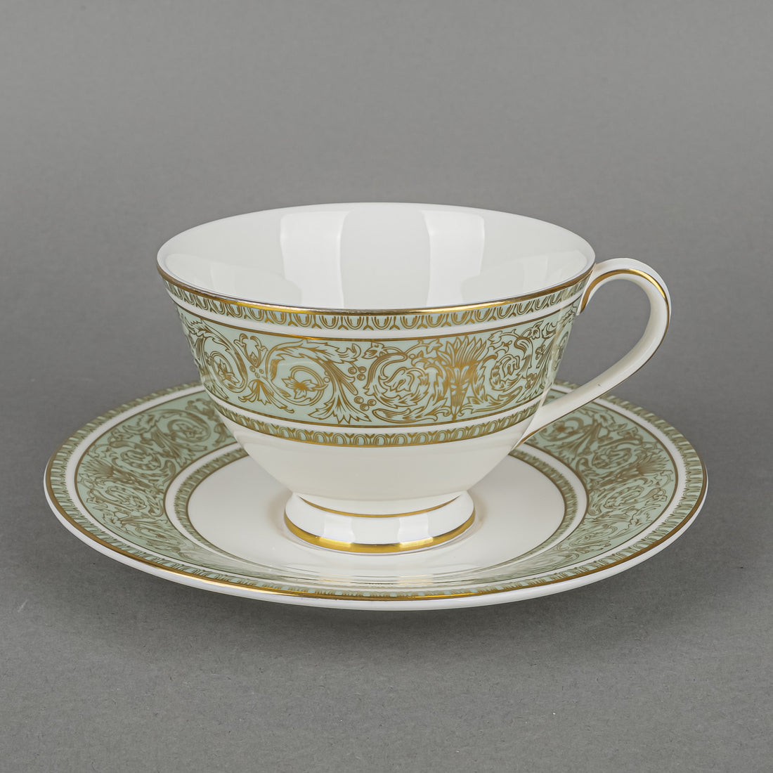 ROYAL DOULTON English Renaissance H4972 8 Place Settings