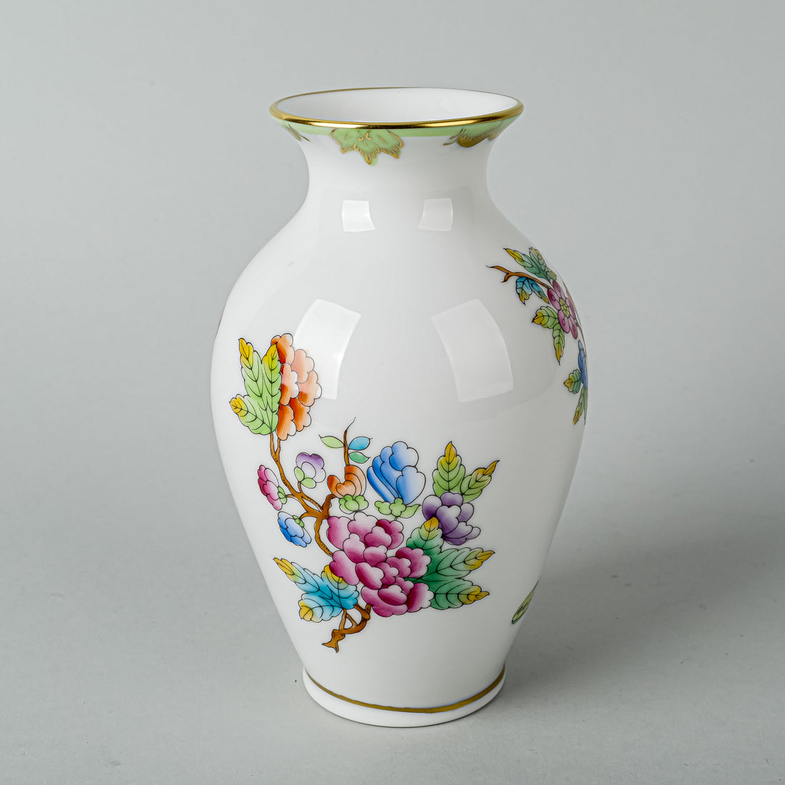 HEREND Queen Victoria Vase 7003