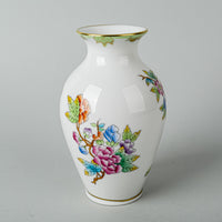 HEREND Queen Victoria Vase 7003