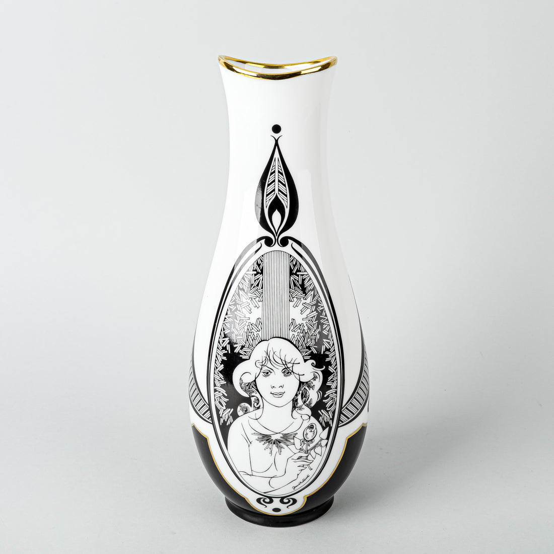 HOLLOHAZA Hungary Laszlo Jurcsak Vase