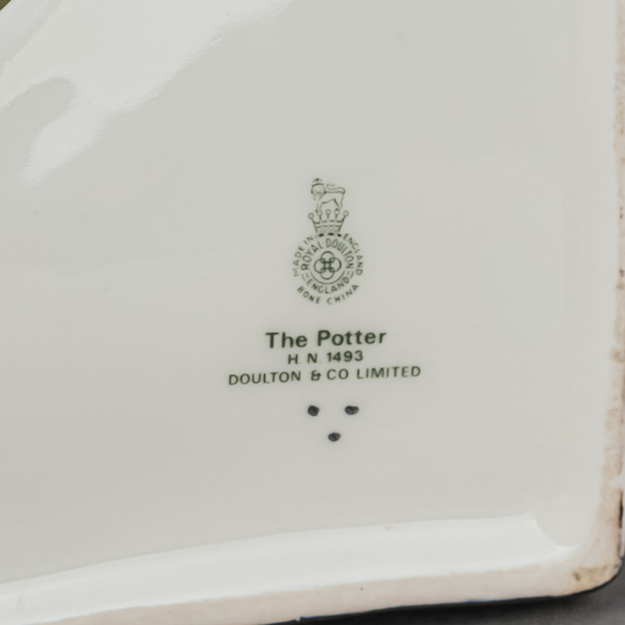 ROYAL DOULTON Figurine The Potter HN 1493