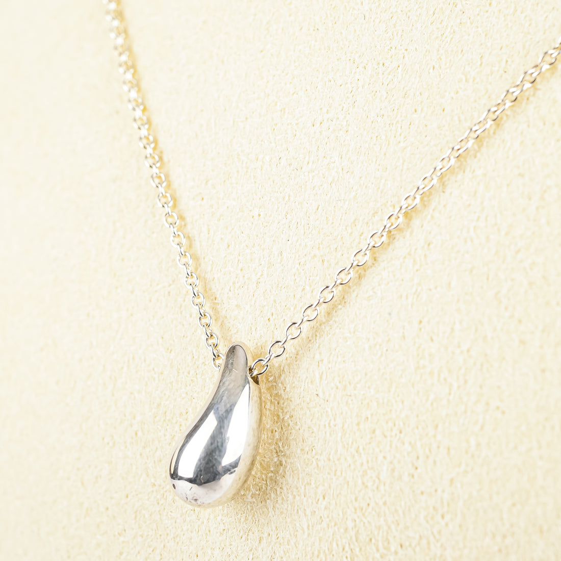 TIFFANY & CO Sterling Silver Elsa Peretti Teardrop Pendant Necklace
