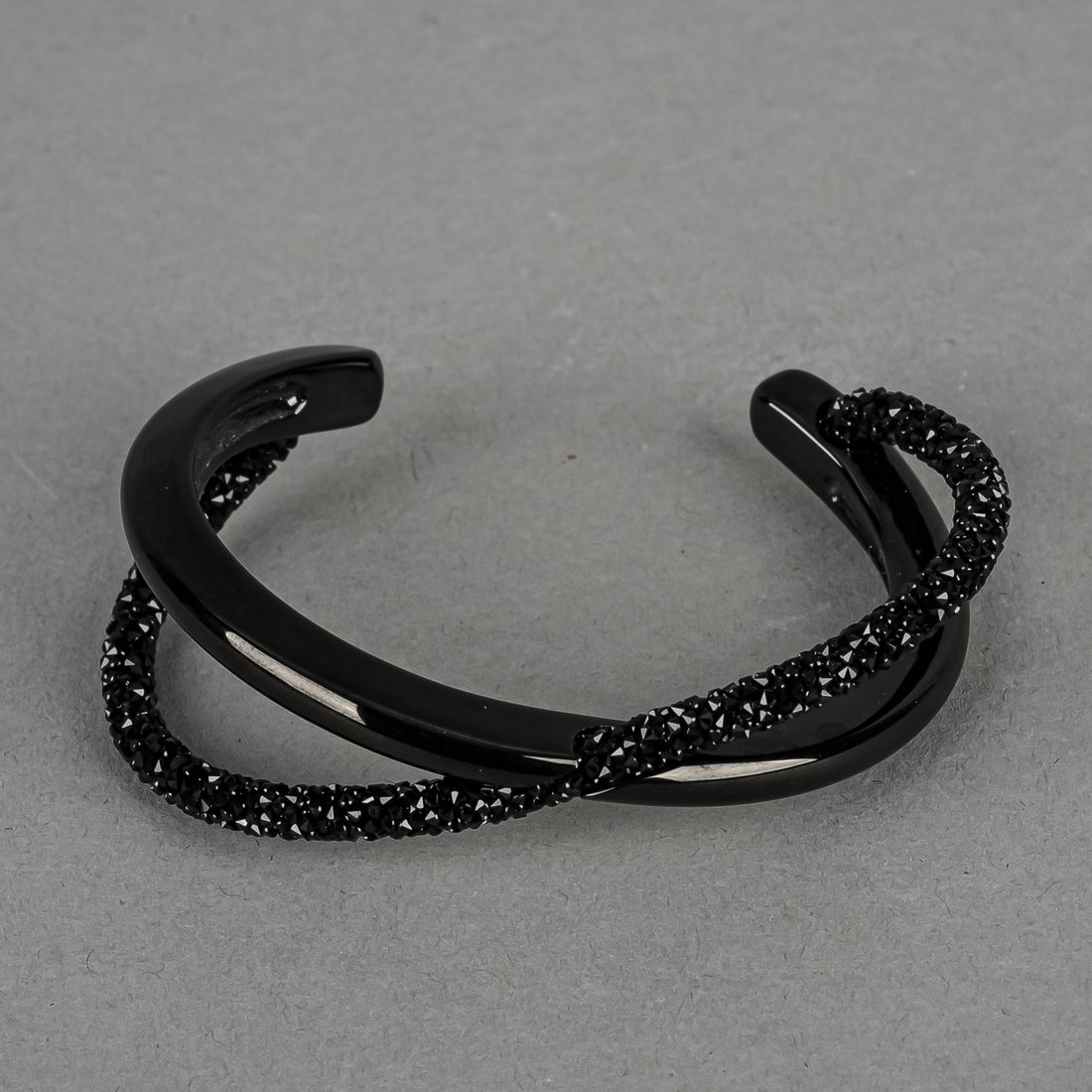SWAROVSKI Black Crossover Bangle
