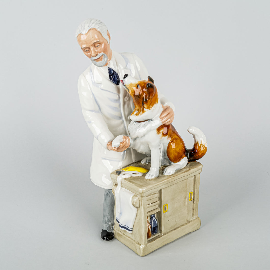 ROYAL DOULTON Figurine Thanks Doc HN 2731