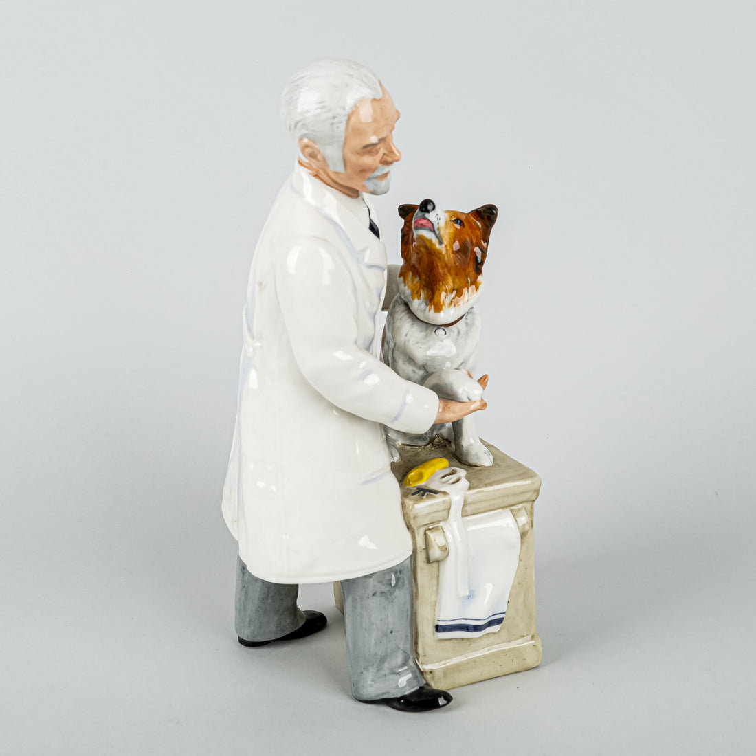 ROYAL DOULTON Figurine Thanks Doc HN 2731