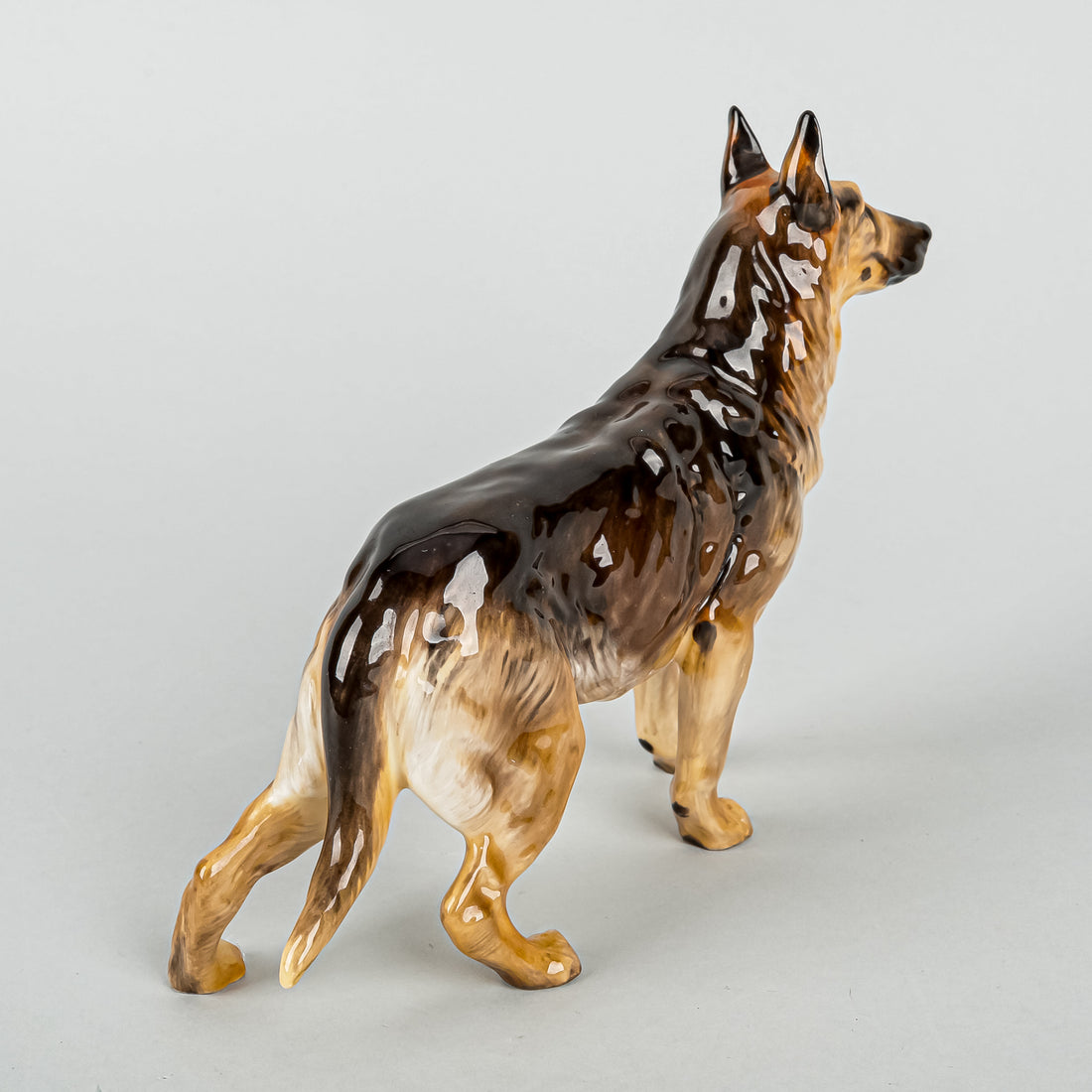 ROYAL DOULTON Figurine Alsatian Dog "Benign Of Picardy" HN 117
