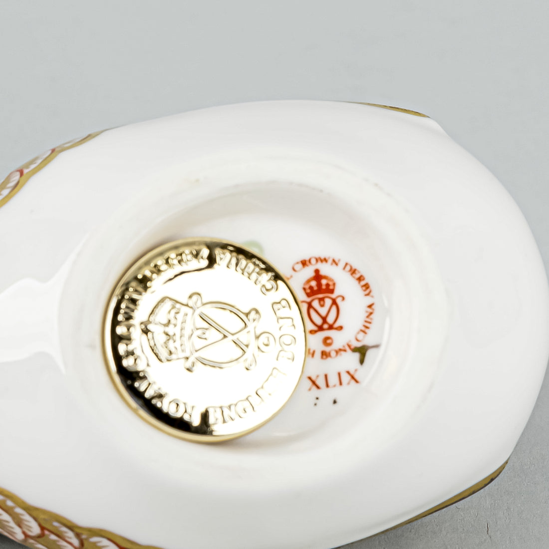 ROYAL CROWN DERBY Paperweight Wren Original Collection