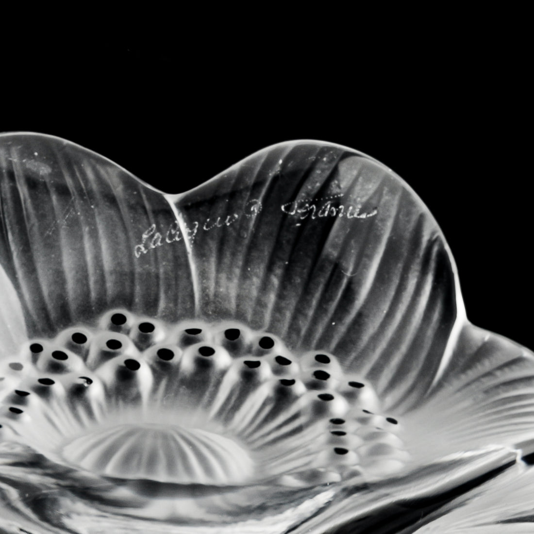 LALIQUE Anemone Triple Flower Candleholder