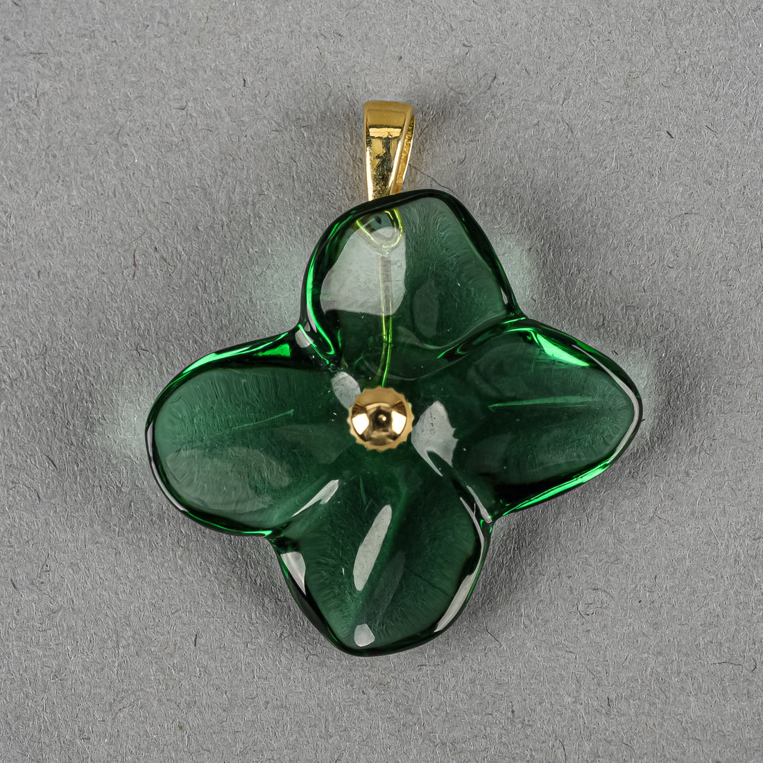 BACCARAT 18K Green Hortensia Flower Pendant