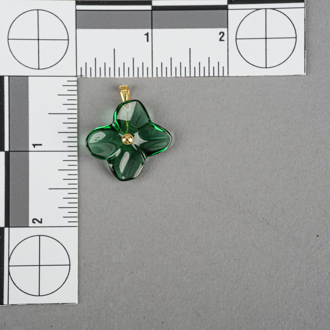 BACCARAT 18K Green Hortensia Flower Pendant