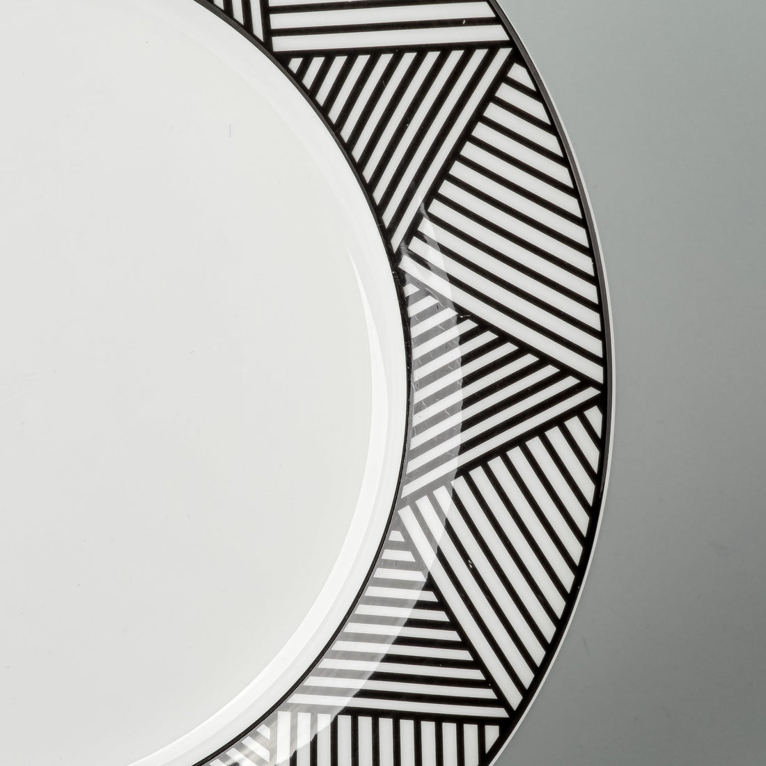 ROYAL DOULTON Fusion Jazz Black 30 Pieces