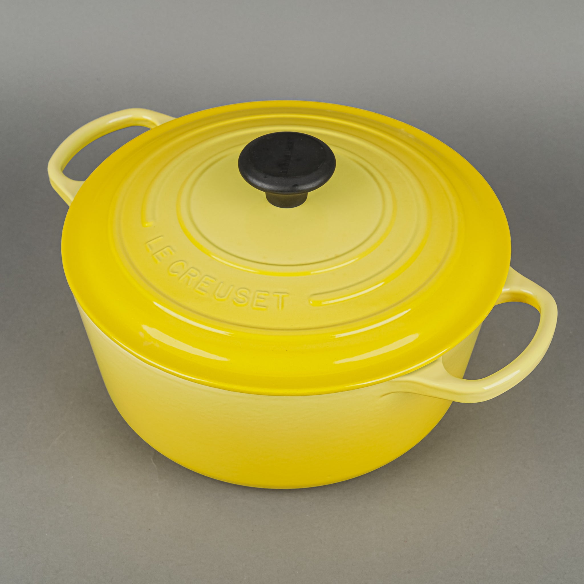 LE CREUSET Enamel Cast Iron Dutch Oven 26cm Camomile - Around The
