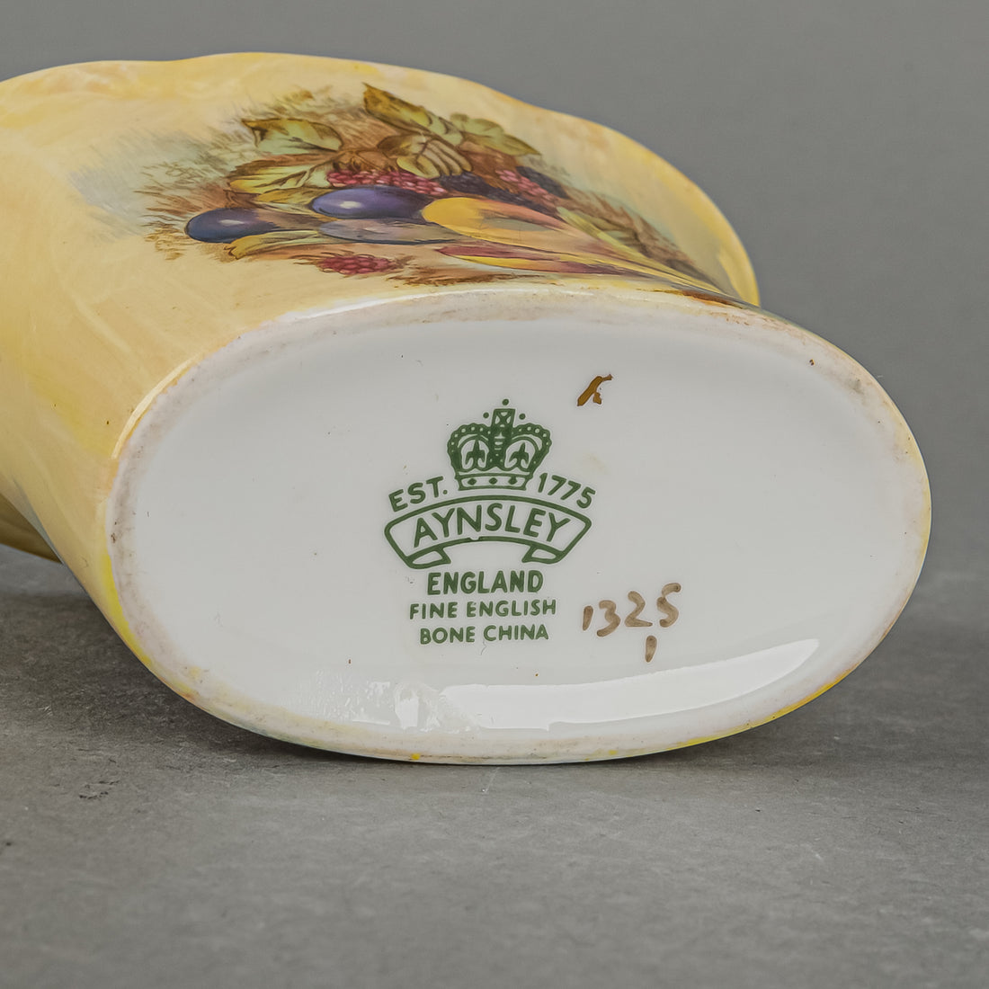 AYNSLEY D.Jones Orchard Fruit 1325 Cigarette Holder