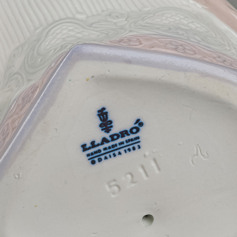 LLADRO Figurine Angela 5211