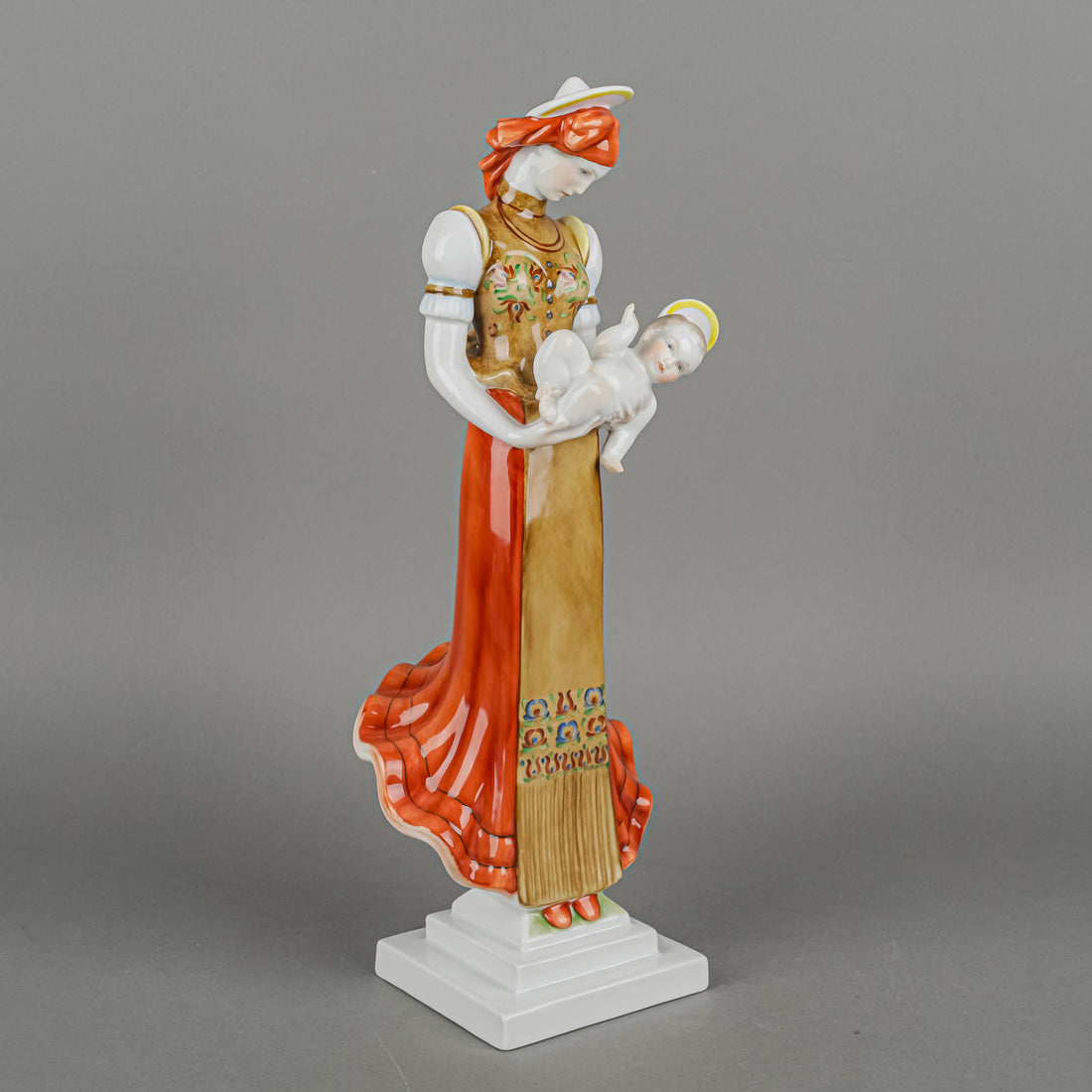 HEREND Figurine Peasant Madonna With Child 5421